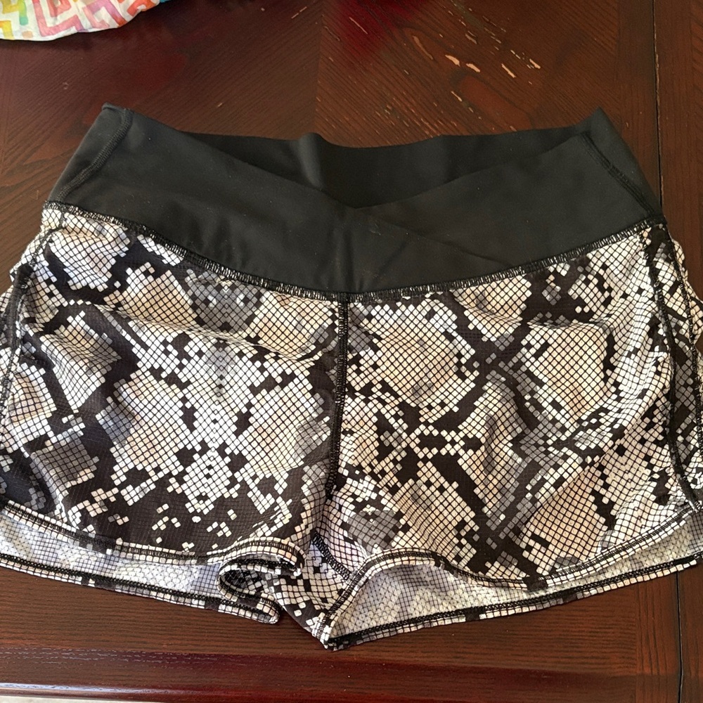 Lululemon Black and Gray Snake Print Women's workout Shorts
